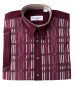 Preview: Weiches bügelfreies Microfaserhemd in Weinrot mit Button-Down-Kragen – perfekt für den stilvollen 50er Rockabilly-Look mit Vintage-Flair.