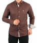 Preview: Modernes Slim Fit Hemd in Braun mit Button-Down-Kragen und Retro-Muster. Pflegeleichtes Mischgewebe für stilvolle Tage mit nostalgischem Flair.