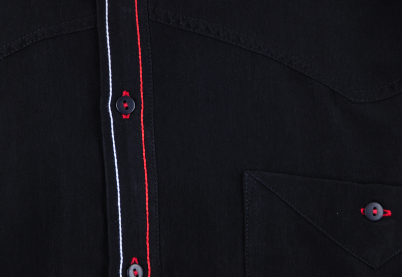 Edles schwarzes Designerhemd im Regular Fit mit farbigen Kontrasten und Button-Down-Kragen. Perfekt für Rockabilly, Retro und Tanz.